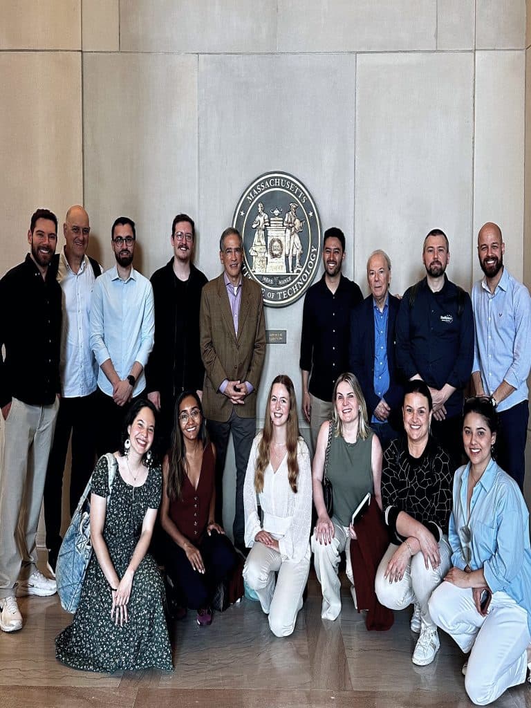 Grupo de participantes no MIT, em Boston